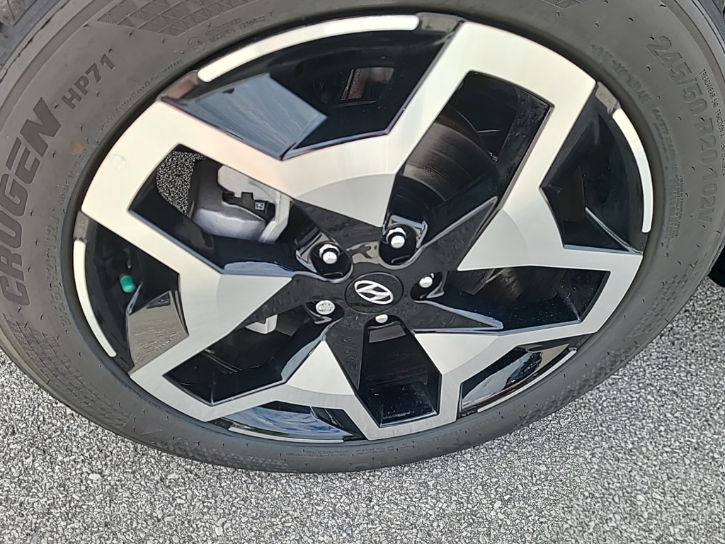 2024 Hyundai Santa Cruz Limited Image 2 of 24