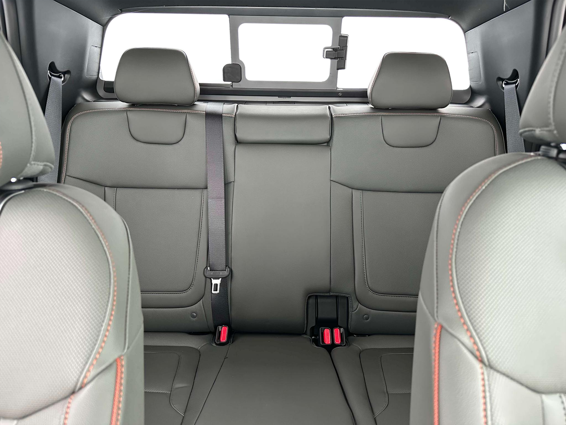 Vehicle image 16 of 19