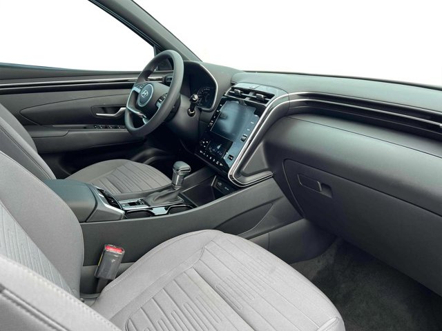 Vehicle image 15 of 19