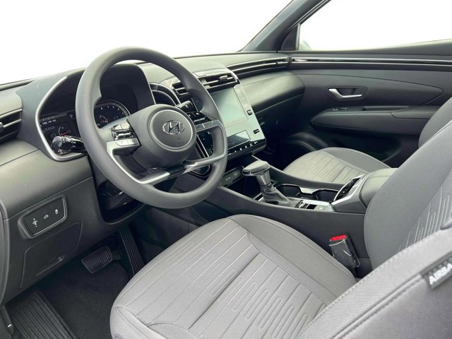 Vehicle image 14 of 19