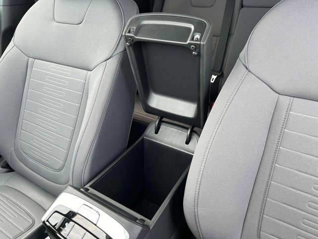 Vehicle image 18 of 19
