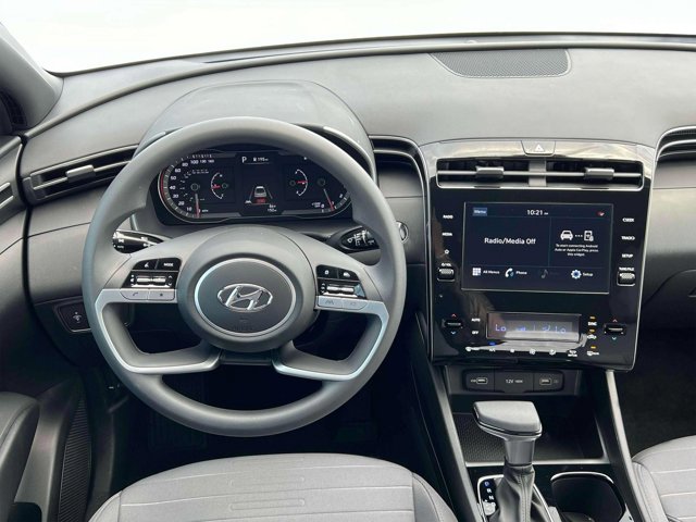 Vehicle image 17 of 19