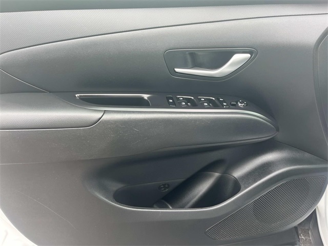 Vehicle image 27 of 50