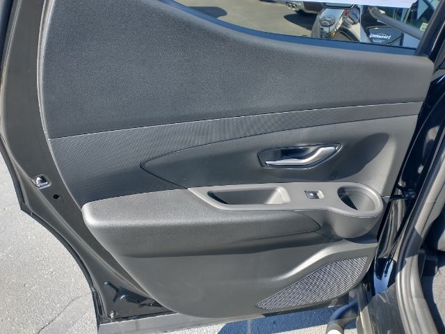 Vehicle image 24 of 33