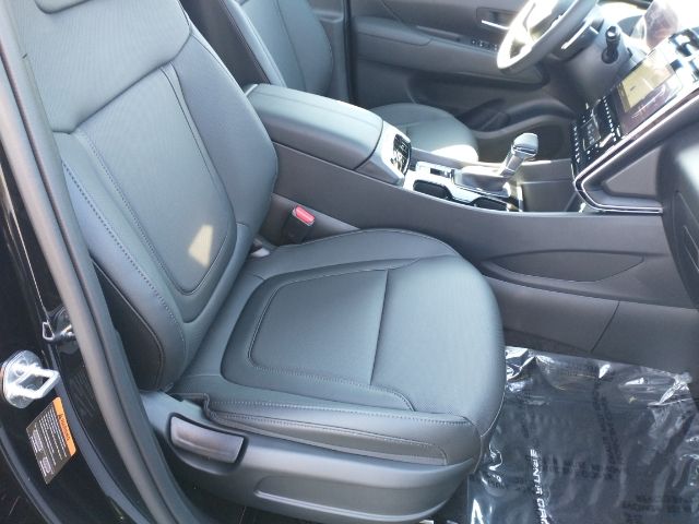 Vehicle image 15 of 33