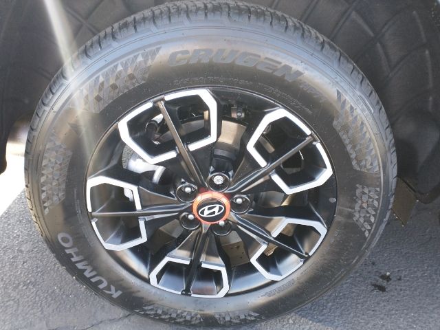 Vehicle image 10 of 33