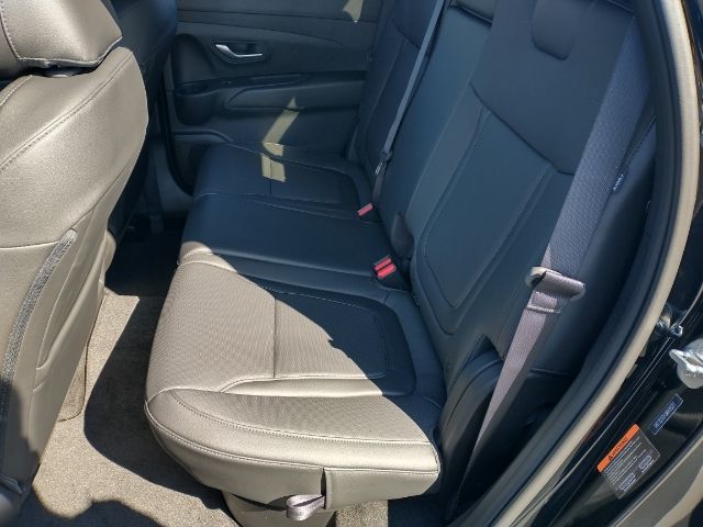 Vehicle image 17 of 33