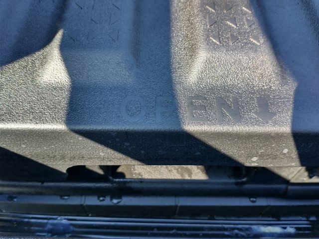 Vehicle image 13 of 33