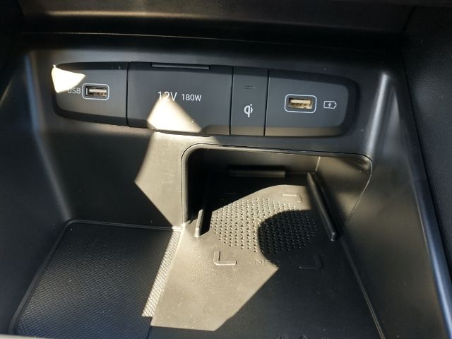 Vehicle image 31 of 33