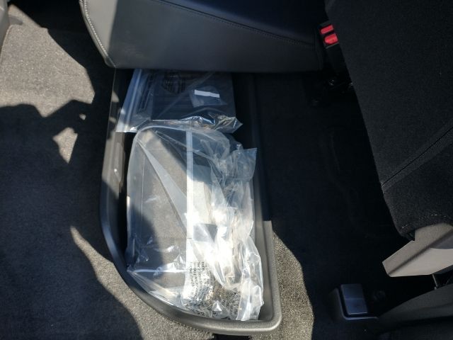Vehicle image 28 of 33