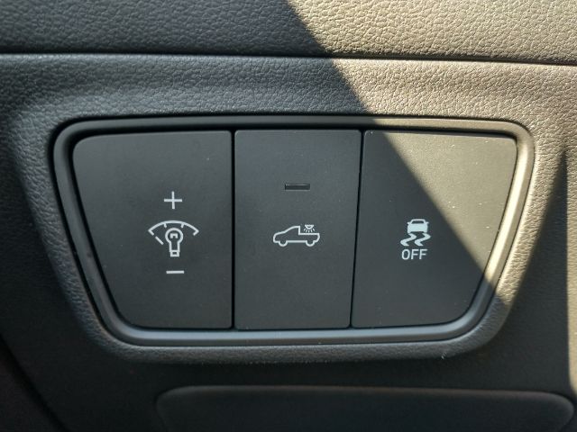 Vehicle image 27 of 33