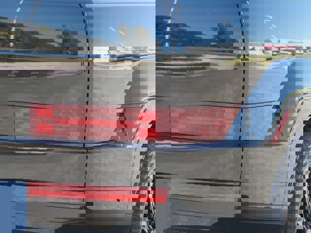 Vehicle image 31 of 48