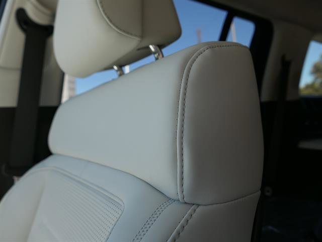 Vehicle image 17 of 48