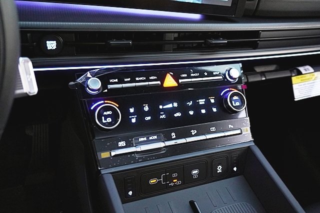 Vehicle image 36 of 46
