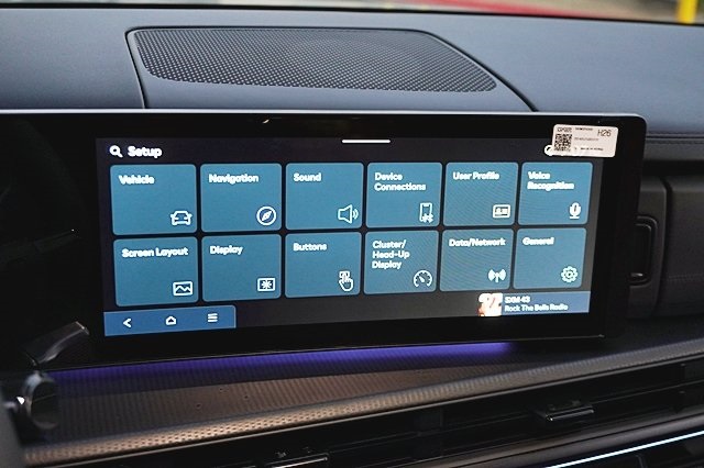 Vehicle image 33 of 46