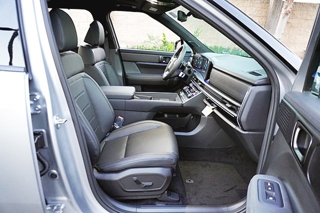 Vehicle image 14 of 46