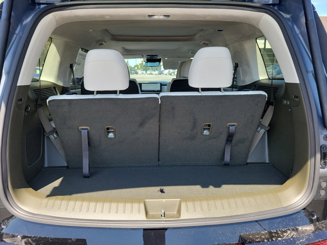 Vehicle image 21 of 25