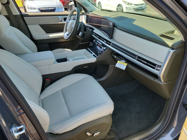 Vehicle image 18 of 25