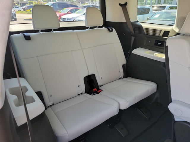 Vehicle image 20 of 25