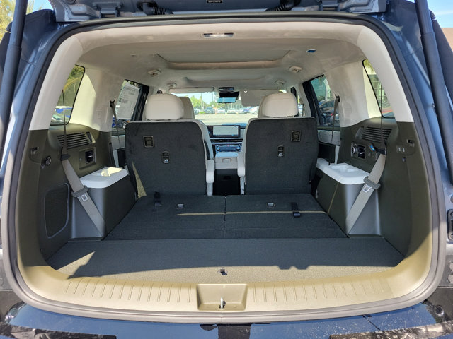 Vehicle image 22 of 25