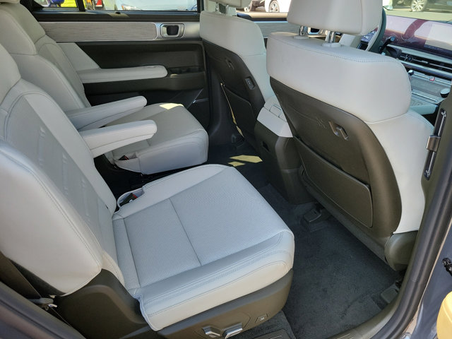 Vehicle image 19 of 25