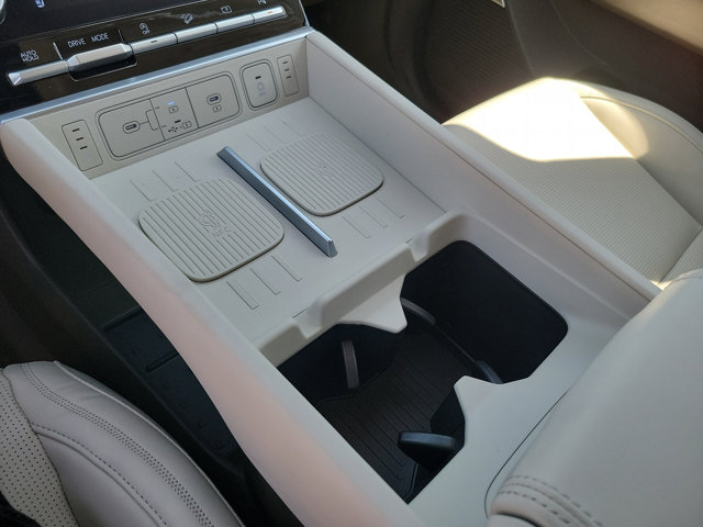 Vehicle image 13 of 25