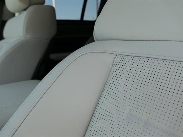 Vehicle image 12 of 35