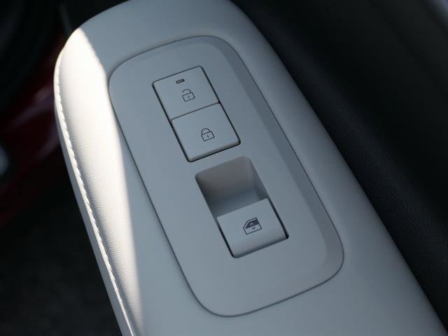Vehicle image 31 of 35