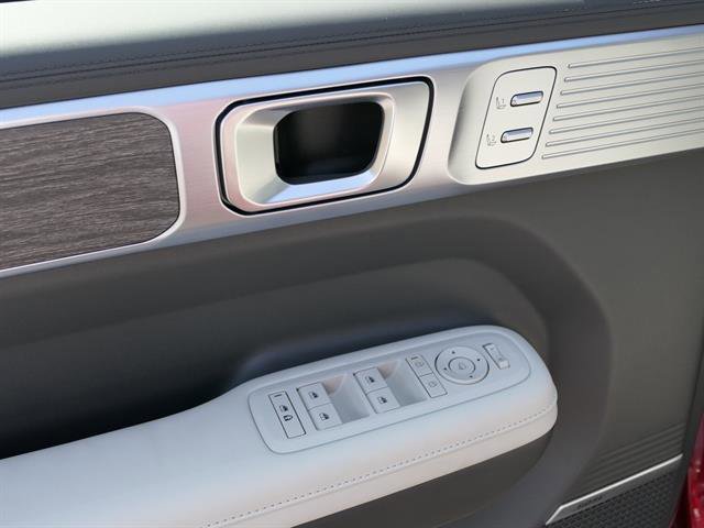 Vehicle image 13 of 35