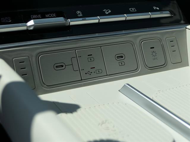 Vehicle image 24 of 35