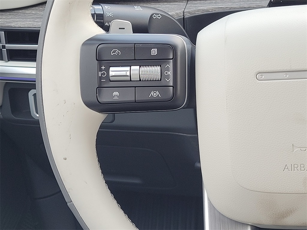 Vehicle image 27 of 35