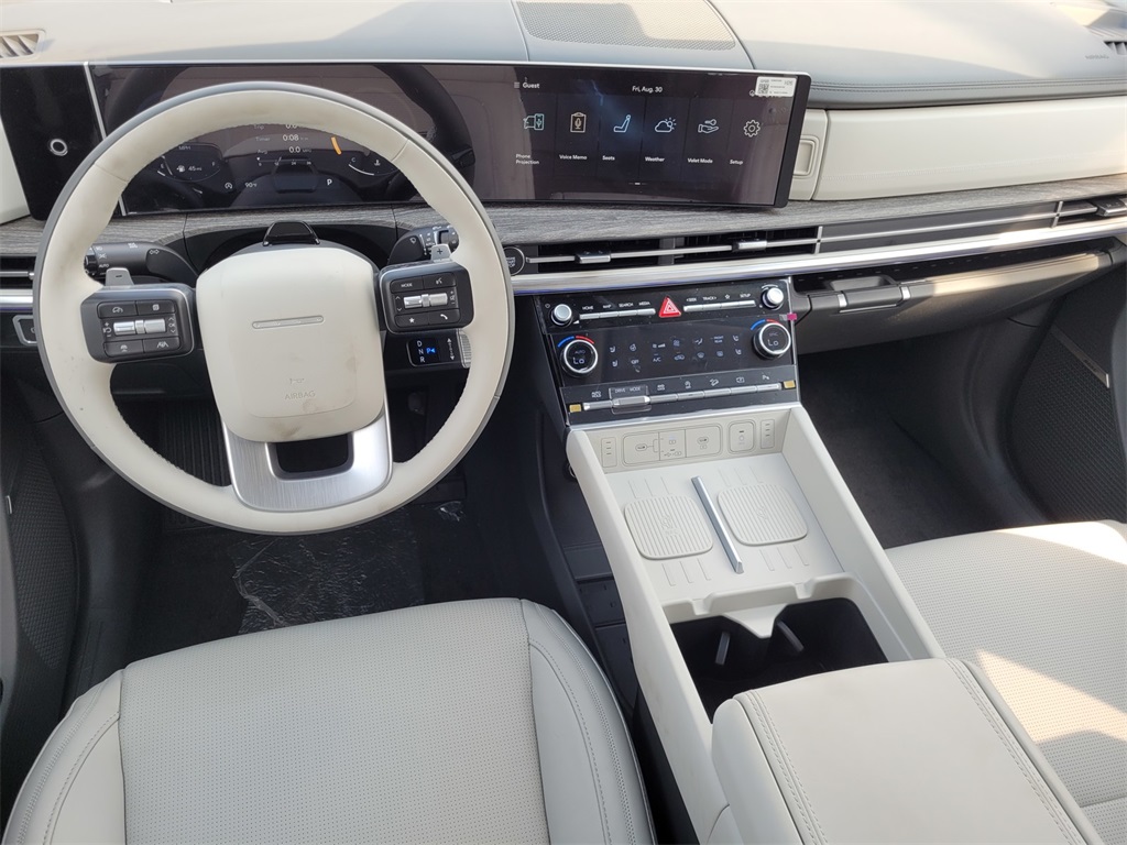 Vehicle image 31 of 35