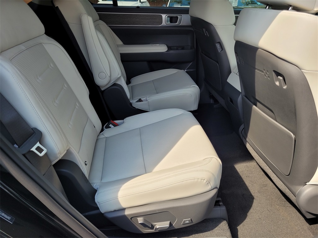 Vehicle image 17 of 35