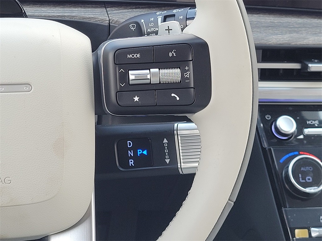 Vehicle image 28 of 35