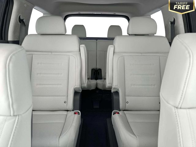 Vehicle image 16 of 19