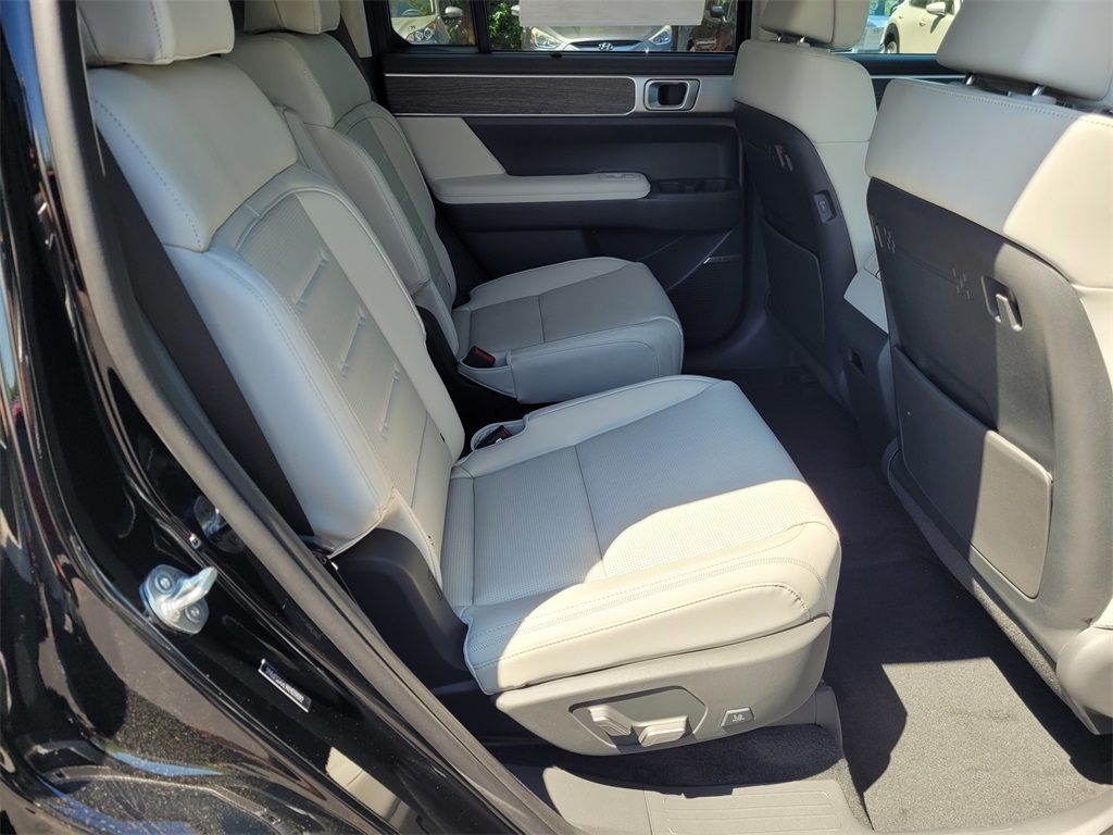 Vehicle image 17 of 35
