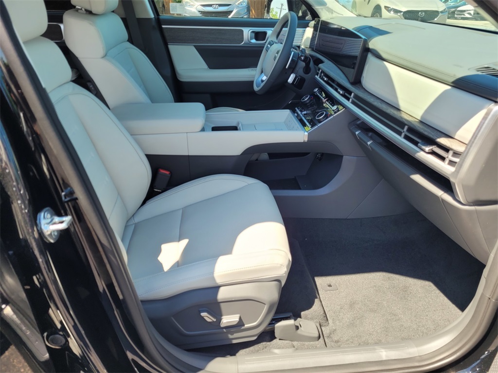 Vehicle image 18 of 35