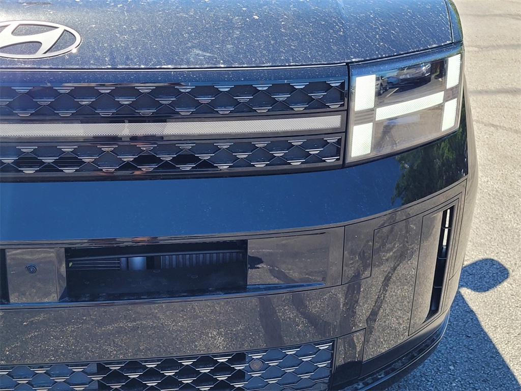 Vehicle image 11 of 35