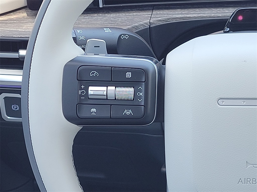 Vehicle image 27 of 35