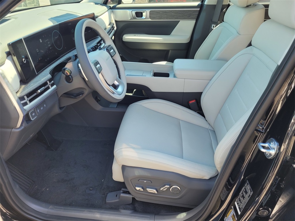 Vehicle image 14 of 35