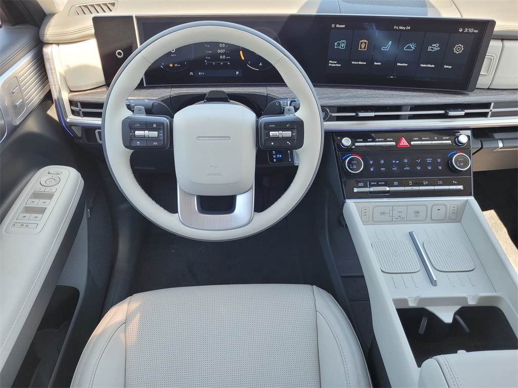 Vehicle image 25 of 35