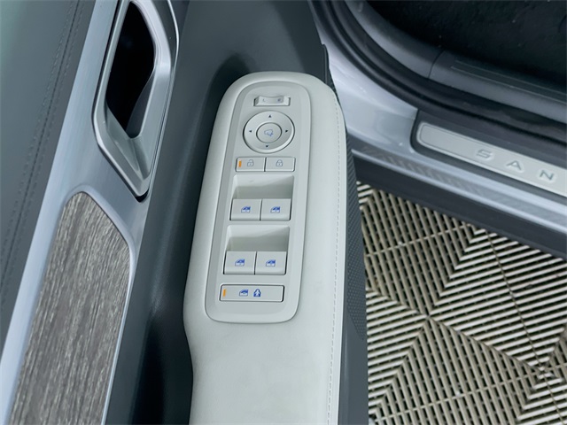 Vehicle image 16 of 20