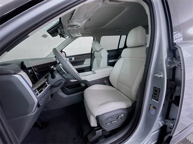 Vehicle image 8 of 20