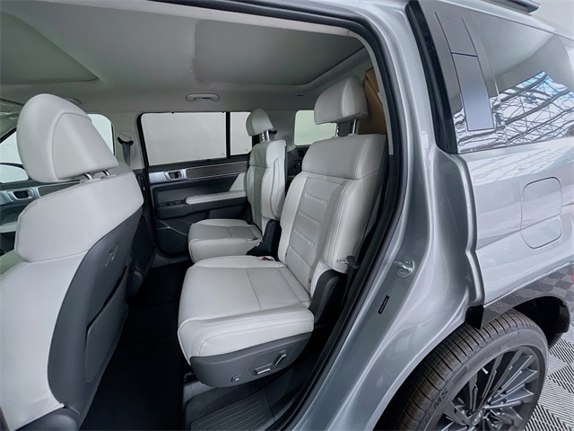Vehicle image 7 of 20