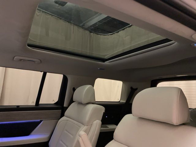 Vehicle image 16 of 23