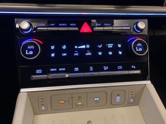 Vehicle image 19 of 23