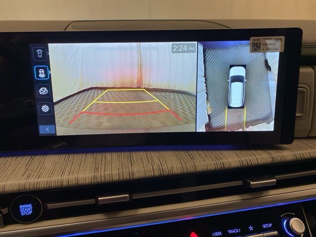 Vehicle image 18 of 23