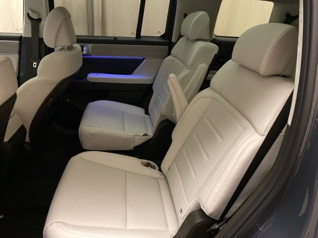 Vehicle image 12 of 23
