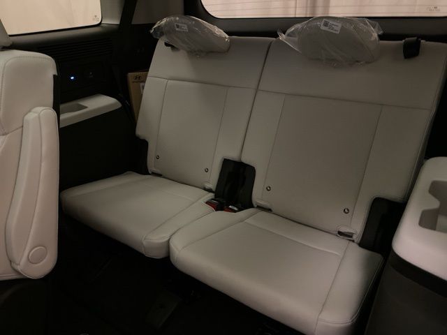 Vehicle image 15 of 23