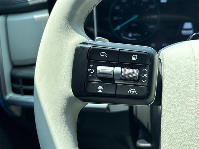 Vehicle image 29 of 44